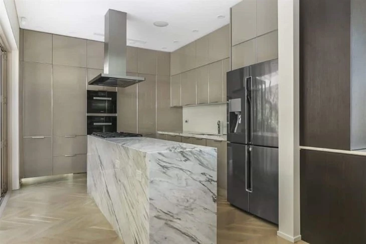 Calacatta Manhattan Marble kitchen countertop